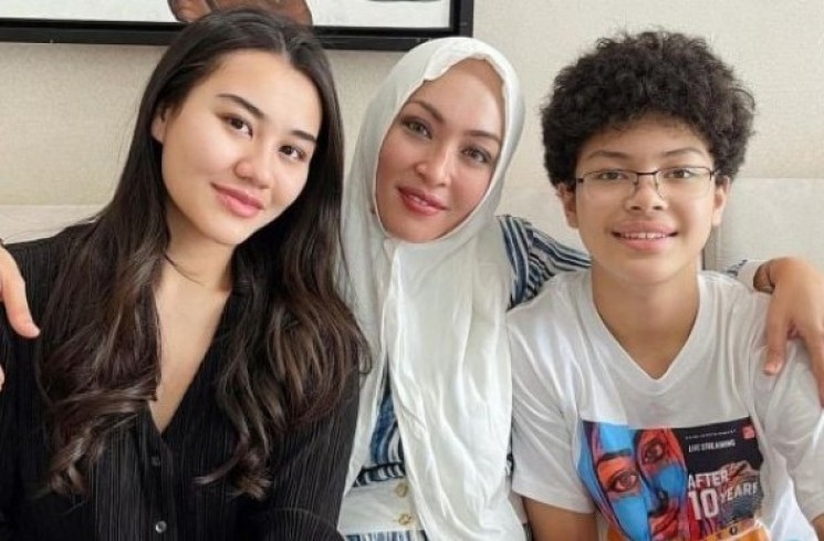 Keanu Massaid dan Angelina Sondakh. (ist)