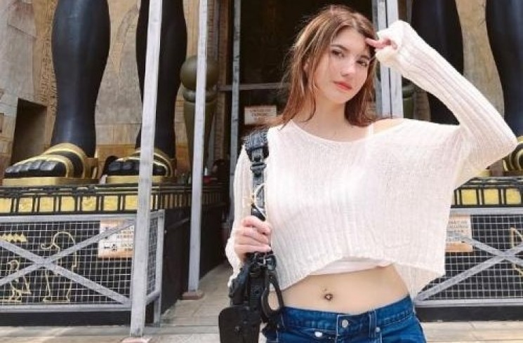 Wow! Cassandra Lee Pamer Tindikan di Pusar, Seksi dan Mempesona, Warganet: Cakep Banget Bule Satu Ini