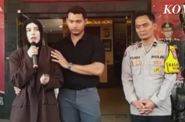 Aghnia Punjabi saat konferensi pers yang digelar di Polresta Malang pada Sabtu (30/3/2024) (YouTube)