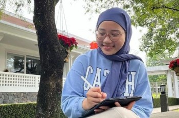 Zahra Gak Malu Pamer Aurat Pasca Lepas Jilbab, Atalia Diminta Cepat-cepat Pulangkan Putrinya ke Indonesia