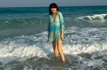 Pose Raline Shah di Pantai Bikin Resah, Ada yang Menonjol Tapi Bukan Bakat!