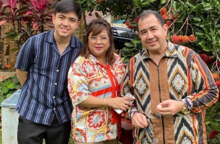 Greivance Lumoindong bersama Pendeta Gilbert dan ibundanya. [Instagram]