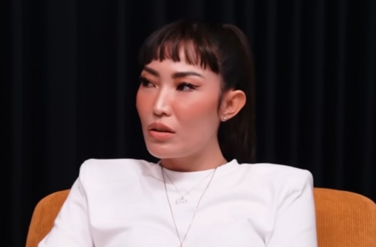 Ayu Dewi (YouTube)