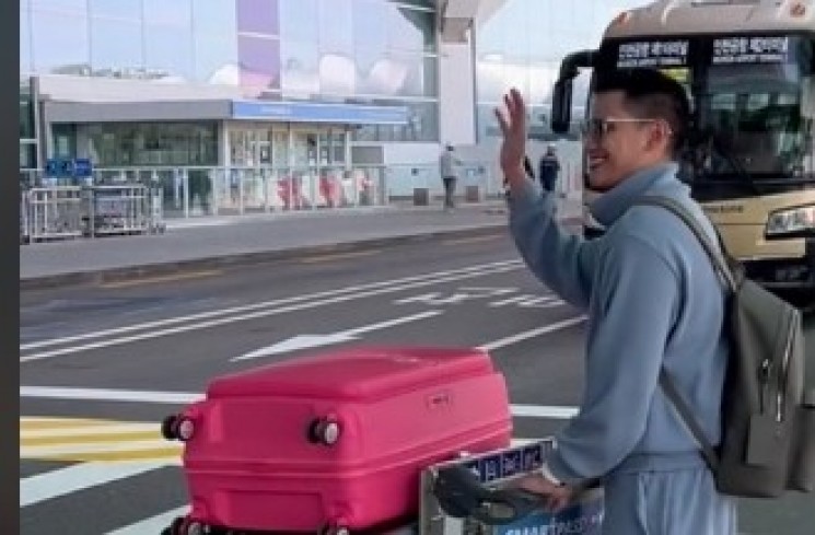 Rezky Aditya di Bandara Incheon, Korea Selatan (TikTok)