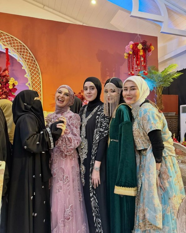 Dandanan Inara Rusli di Ultah Irish Bella (Instagram/@mommy_starla)