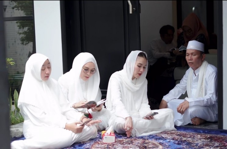 Ayu Ting Ting gelar syukuran rumah baru (Instagram/@mom_ayting92)