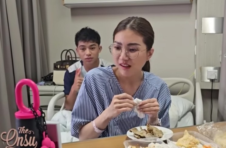 Sarwendah ditemani Bertrand Peto di rumah sakit (YouTube)