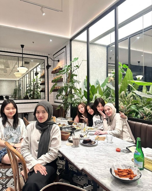 Inara Rusli Nongkrong Bareng Eca Aura dan Catheez (Instagram/@mommy_starla)