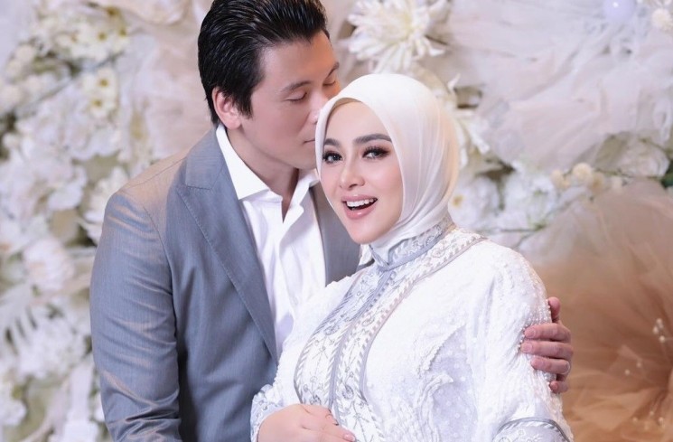 Syahrini Hamil. [Instagram]