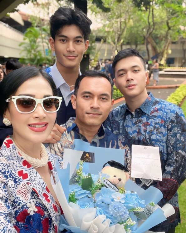 Marco Putra Diah Permatasari Wisuda SMA (Instagram/@dps_diahpermatasari)