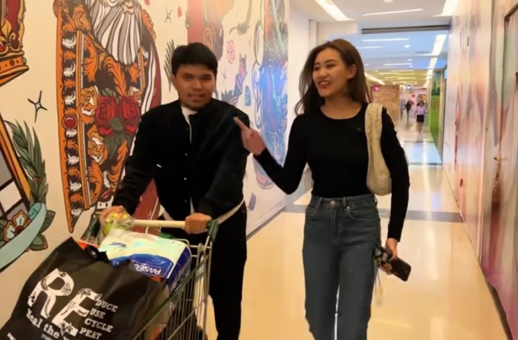 Thariq Halilintar dan Aaliyah Massaid belanja bulanan bersama (YouTube Thariq Halilintar)