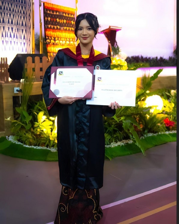 Putri Choky Andriano Wisuda SMA (Instagram/@ck.andriano)