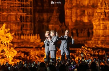 Westlife The Hits Tour 2024 Sajikan Malam Memorable di Candi Prambanan