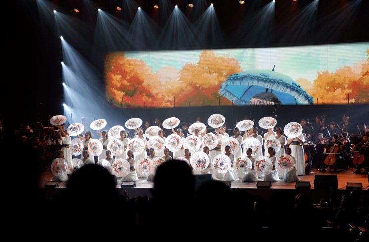 Batavia Madrigal Singers Female membawakan lagu “Letter” dari anime Violet Evergarden. [istimewa]