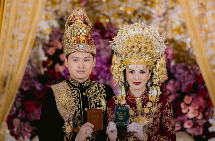 Beby Tsabina dan Rizki Natakusumah resmi menikah (Instagram/@bebytsabina)
