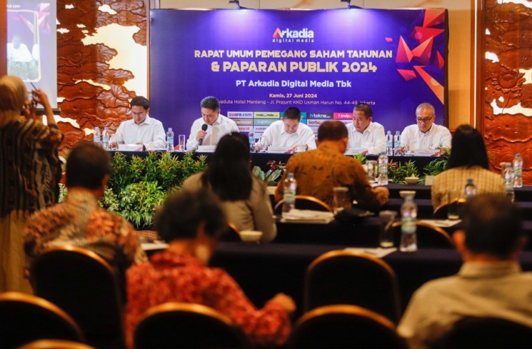 Suasana pelaksanaan Rapat Umum Pemegang Saham Tahunan (RUPST) PT Arkadia Digital Media Tbk yang diikuti dengan Paparan Publik 2024, di Hotel Aryaduta Menteng, Jakarta, pada Kamis, 27 Juni 2024. [Sumber: Suara.com/Alfian Winanto]