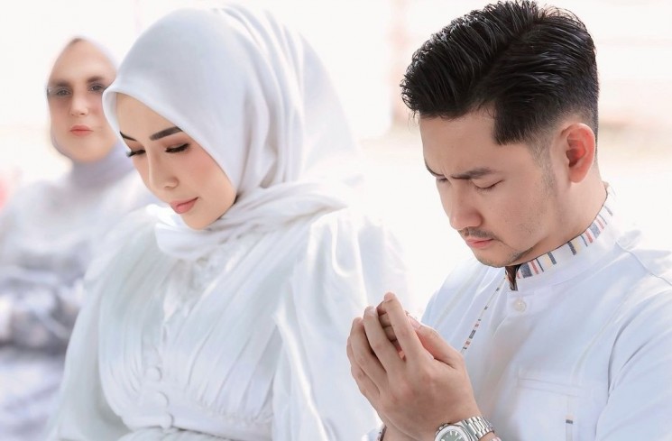 Tasyakuran tujuh bulanan kehamilan Anna, istri Angga Wijaya. [Instagram] 