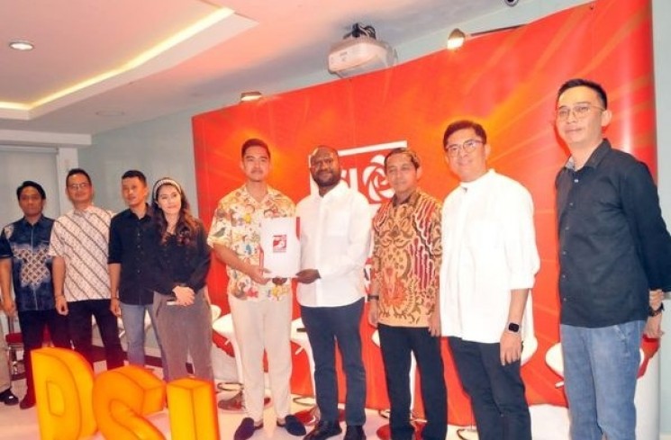 Ketua Umum PSI, Kaesang Pangarep, Calon Bupati Paniai Hanok Herison Pegiai, SE dan Lainnya. (ist)