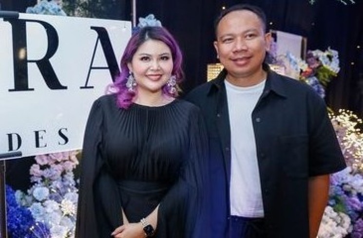 Vicky Prasetyo dan Desainer Dita Celine. (ist)