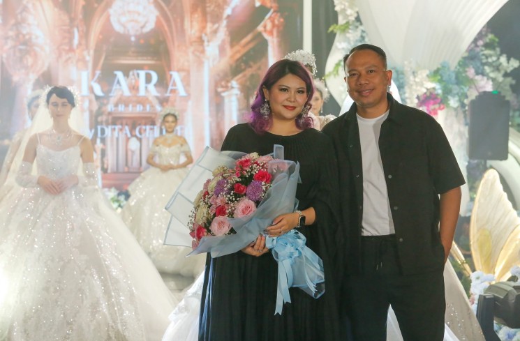 Vicky Prasetyo dan Desainer Dita Celine. (ist)