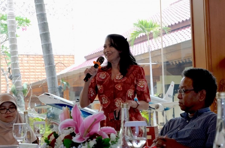 Direktur Eksekutif HIPPG, Widya Leksmanawati Habibie dan Peserta FGD. (ist)