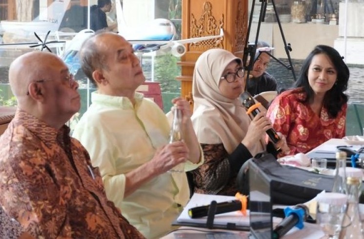 Direktur Eksekutif HIPPG, Widya Leksmanawati Habibie dan Peserta FGD. (ist)