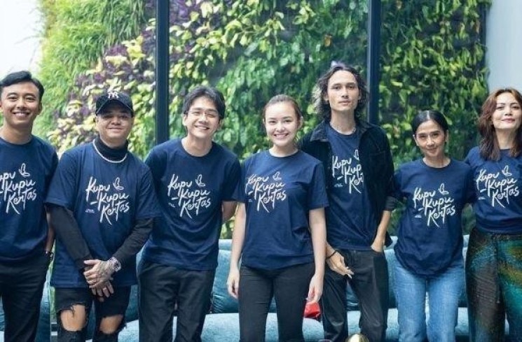 Amanda Manopo dan para pemain film 'Kupu Kupu Kertas'. (ist)