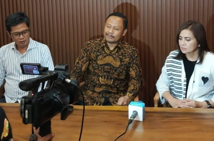 Anggia Novita, Yogi Widodo, SH dan Teddy. (ist)