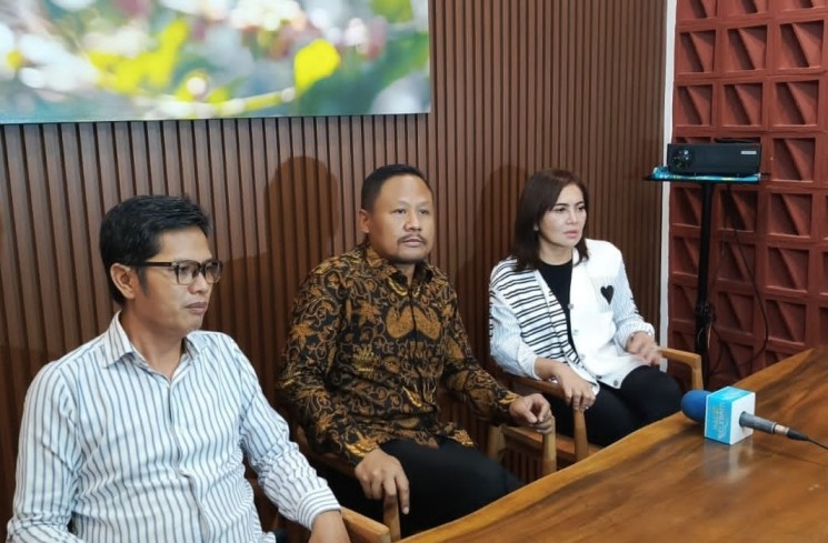 Anggia Novita, Yogi Widodo, SH dan Teddy. (ist)
