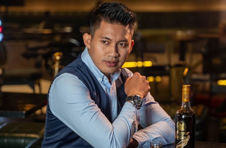Ilustrasi model perkenalkan minuman ginseng. (ist)