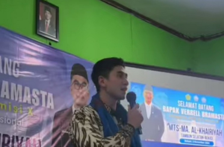 Verrell Bramasta Saat Memaparkan Pentingnya Adab dan Ikhlak (Instagram/@bramastavrl).