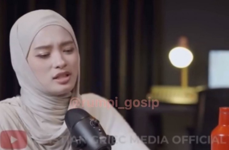 Inara Rusli Saat Menyampaikan Wanita Korban KDRT dalam Era Toxic Patriarki(Instagram/@rumpi_gosip).
