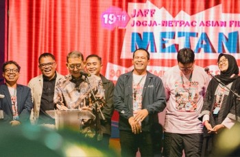 Rajut Kenangan Bersama Sinema: Pembukaan JAFF 2024 Dirayakan dengan Rintikan Hujan