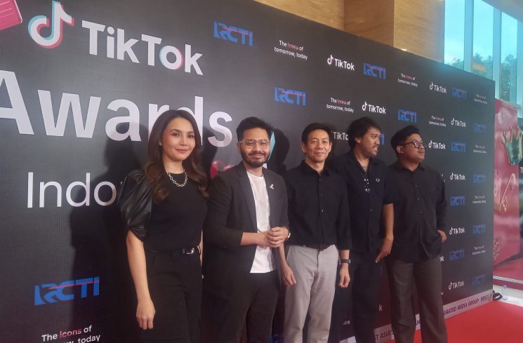 Dini Putri dan lainnya. (ist)
