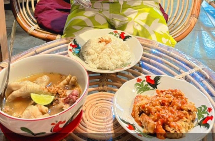 Menu di Restoran Ceker Pedas Buronan. (ist)