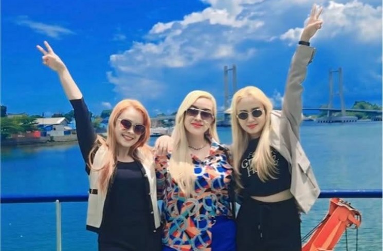 Para Personel '3 Srigala', Lia Ladysta, Rena Zahra, Nia Reza. (ist) 