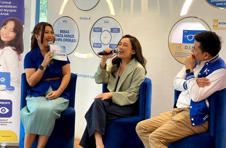 Acara Talkshow 'See Better, Glow Brighter. (ist)