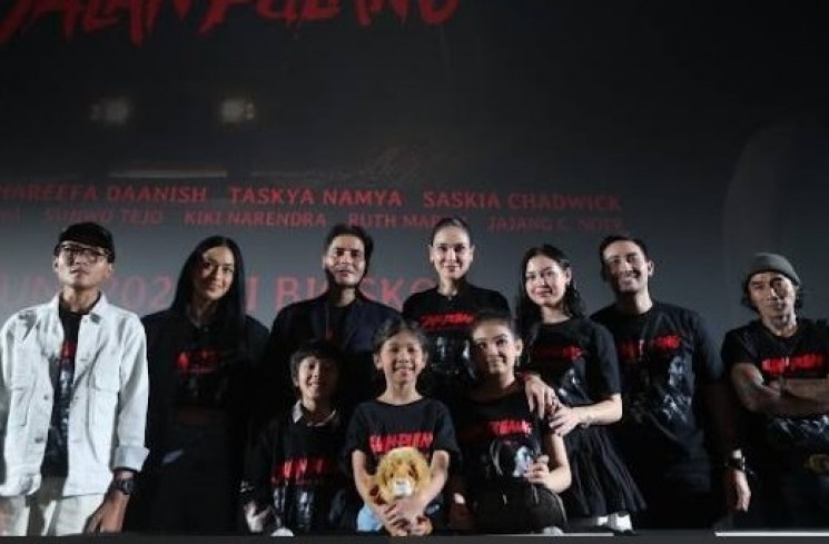 Luna Maya dan para pemain film jalan pulang lainnya. (ist)