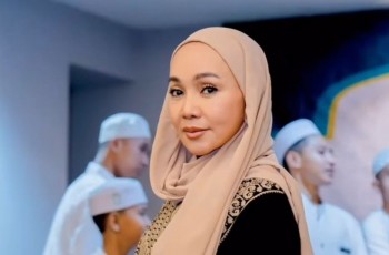Kembali dari Umrah, Dewi Gita Mantap Berhijab dan Berharap Istikamah di Jalan Baru