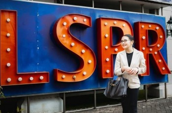 Resmi Mengajar di LSPR, Prilly Latuconsina Curi Perhatian dengan Gaya Kerja Elegan dan Energik