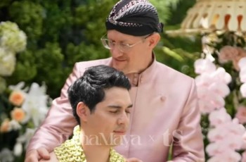Momen Haru Siraman Maxime Bouttier: Sungkeman dalam Bahasa Prancis, Air Mata dan Doa Ayah Bule