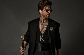 Shah Rukh Khan Menggebrak Met Gala 2025: Tampil Ikonik demi Sang Putri