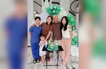 Meriah dan Penuh Haru, Hari Ulang Tahun Wendi Cagur Dimeriahkan Kejutan dari Keluarga