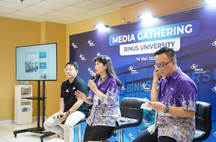 Rektor BINUS University, Dr. Nelly dan Garry Liwang. (ist)