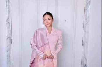 Pesona Jessica Mila Berbusana Serba Pink di Baptisan Anak, Anggun dan Kompak dengan Suami