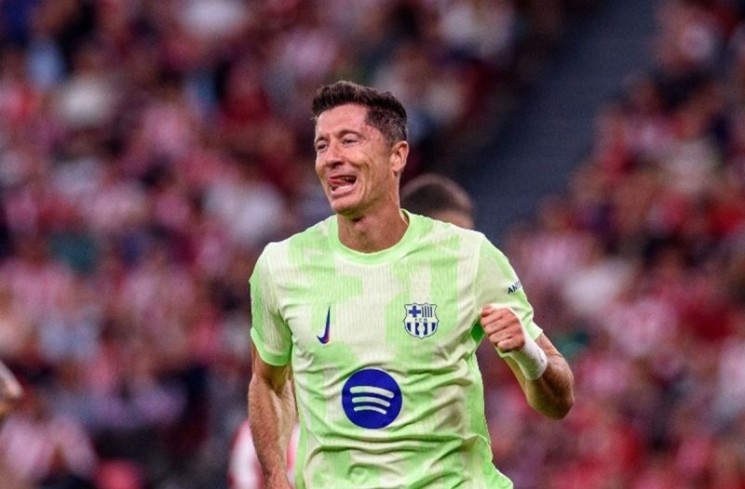 Penyerang Barcelona Robert Lewandowski merayakan golnya ke gawang Athletic Bilbao dalam laga pekan pemungkas Liga Spanyol 2024/25 di Stadion San Mames, Bilbao, Spanyol, Minggu (25/5/2025) waktu setempat. ANTARA/X/@LaLiga (X@Laliga)

