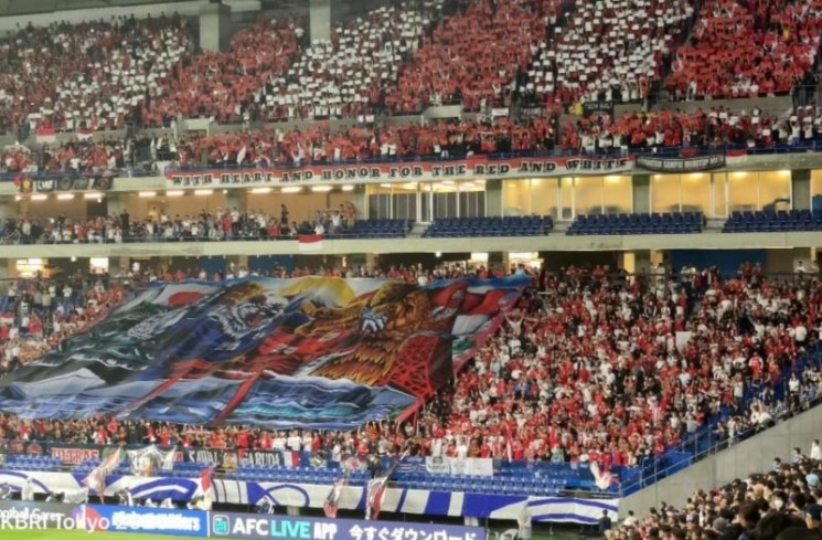 Ribuan suporter Garuda memberi dukungan untuk tim nasional (Timnas) sepak bola Indonesia dengan tertib di laga penutup babak kualifikasi Piala Dunia 2026 putaran ketiga Grup C yang digelar di Stadion Suita, Prefektur Osaka, pada Selasa (10/6/2025). (ANTARA/HO-KBRI Tokyo)
