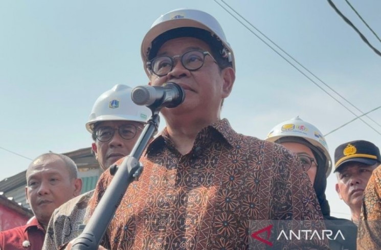 Gubernur DKI Jakarta Pramono Anung Wibowo saat dijumpai di Muara Angke, Jakarta Utara, Kamis (12/6/2025). ANTARA/Lifia Mawaddah Putri.
