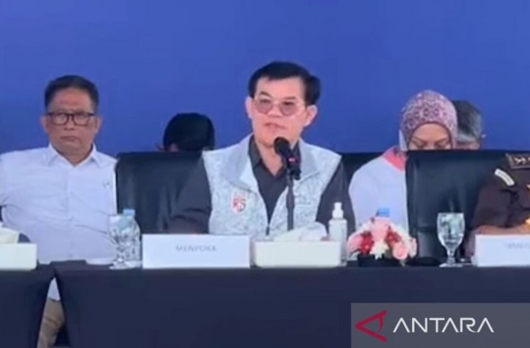 Deputi Bidang Pelayanan Kepemudaan Kemenpora Yohan dalam konferensi pers pemusnahan barang bukti narkotika di Jakarta, Rabu (2/7/2025). (ANTARA/Agatha Olivia Victoria)
