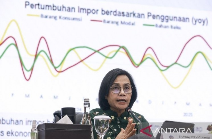 Arsip - Menteri Keuangan Sri Mulyani Indrawati menyampaikan konferensi pers APBN KiTa di Kantor Kementerian Keuangan, Jakarta, Selasa (17/6/2025). ANTARA FOTO/Dhemas Reviyanto/bar/aa.
